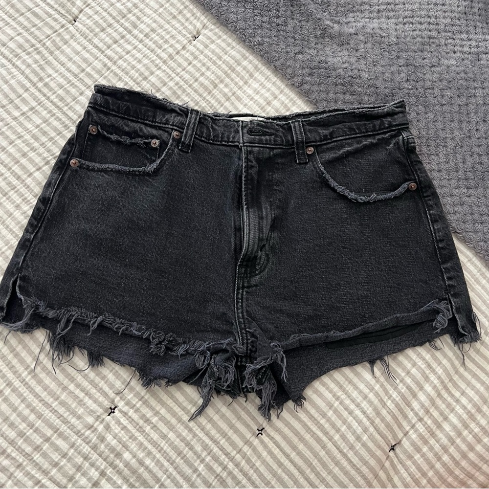 Abercrombie & Fitch The Mom Short High Rise